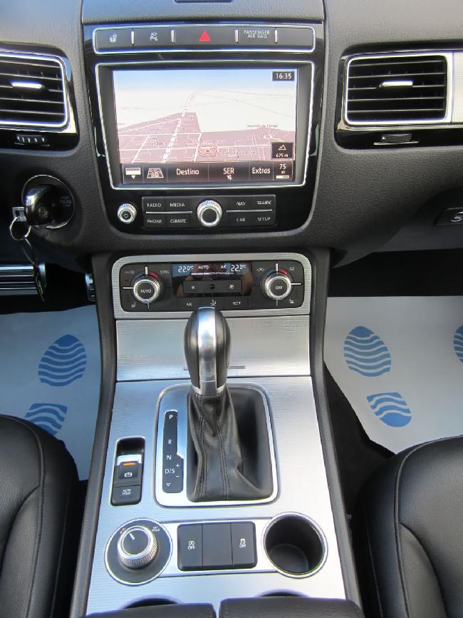 Imagen de Volkswagen TOUAREG 3.0TDI V6 BlueMOTION Tiptronic 262cv -R-LINE + Techo - Auzasa Automviles