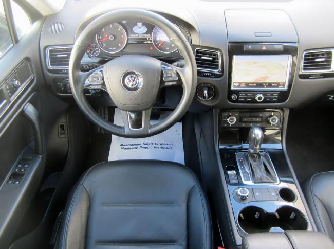 Imagen de Volkswagen TOUAREG Premium 3.0TDI V6 BlueMOTION Tiptronic TECH 245 + TECHO - Auzasa Automviles