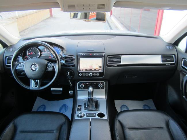 Imagen de Volkswagen TOUAREG 3.0TDI V6 BlueMOTION Tiptronic 262 cv - R-LINE - 2015 (2598000) - Auzasa Automviles