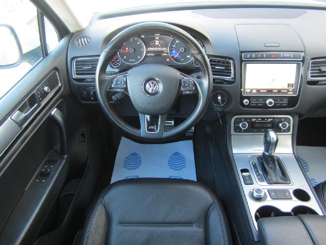 Imagen de Volkswagen TOUAREG 3.0TDI V6 BlueMOTION Tiptronic 262 cv - R-LINE - 2015 (2598007) - Auzasa Automviles