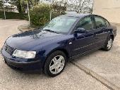 Volkswagen PASSAT 1.8 i HIGH-LINE