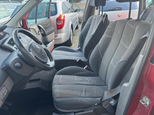 Imagen de Renault SCENIC 1.6 i 110 CV ETIQUETA B (3259037) - VEHICULOS DE OCASION