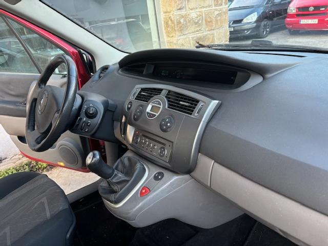 Imagen de Renault SCENIC 1.6 i 110 CV ETIQUETA B (3259038) - VEHICULOS DE OCASION