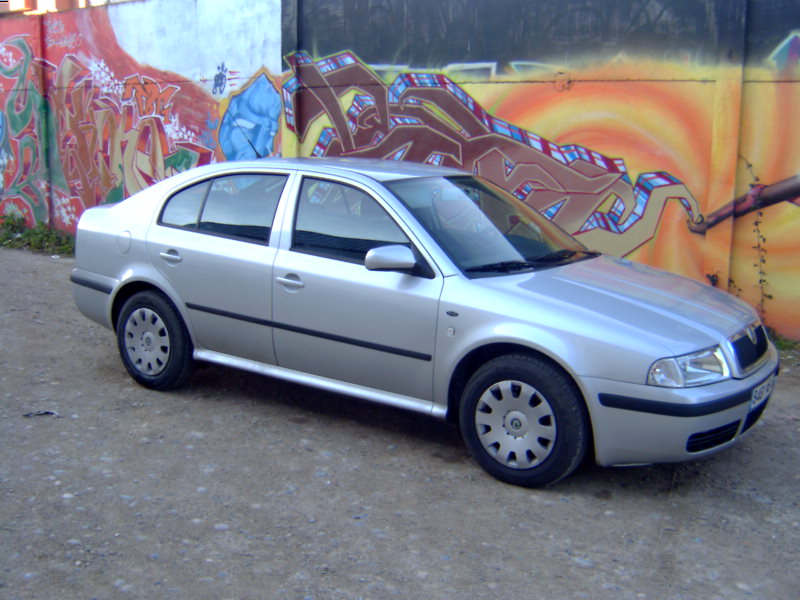 Skoda_Octavia_1_g.jpg